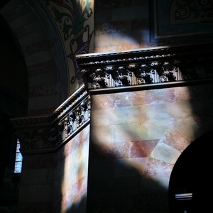 Ombre et lumière dans une église - France  - collection de photos clin d'oeil, catégorie clindoeil